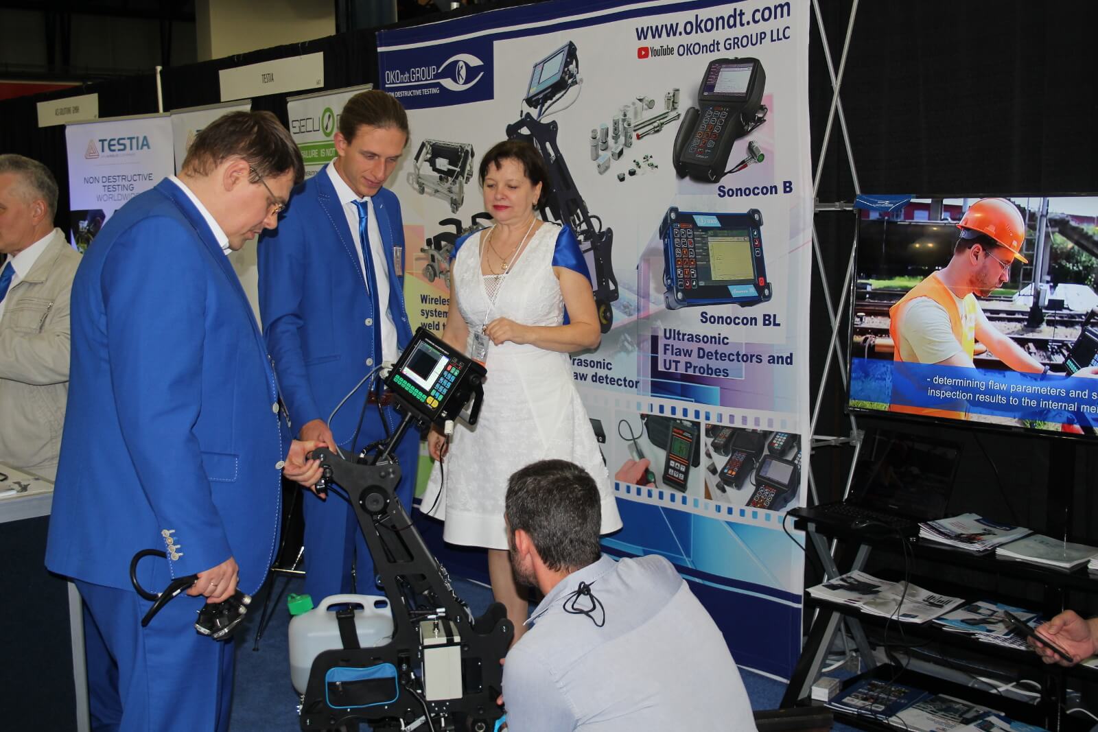 Visitor of the ASNT Annual Conference-2018 is looking at the single rail ultrasonic flaw detector UDS2-77